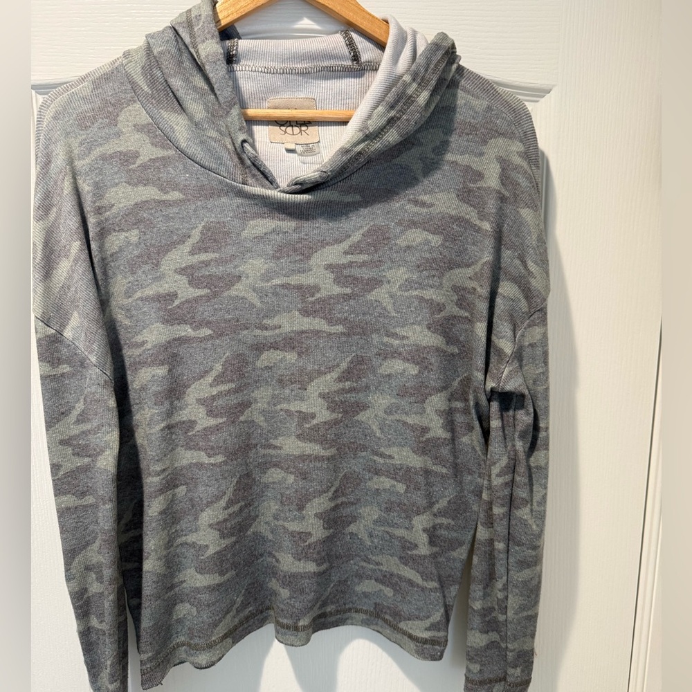 Chaser Camo Hoodie Pullover in Gray & Sage